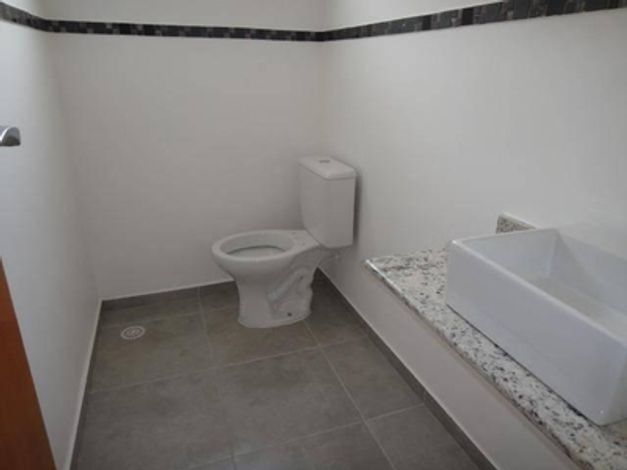 Casa Ocupada com 3 Quartos e 3 Banheiros em São Paulo