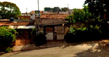 Casa Modesta com 2 Cômodos no Jardim América II