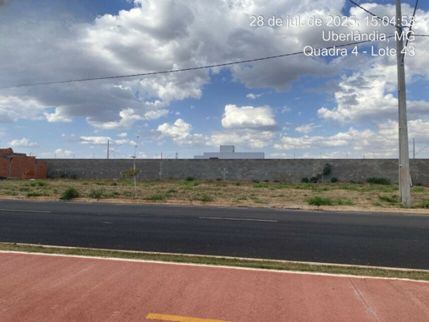 Terreno urbano 300m² em Uberlândia - MG, lote externo 43, quadra 04