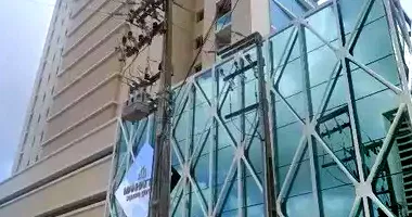 Sala Comercial Moderna com 32m² Úteis em Leilão