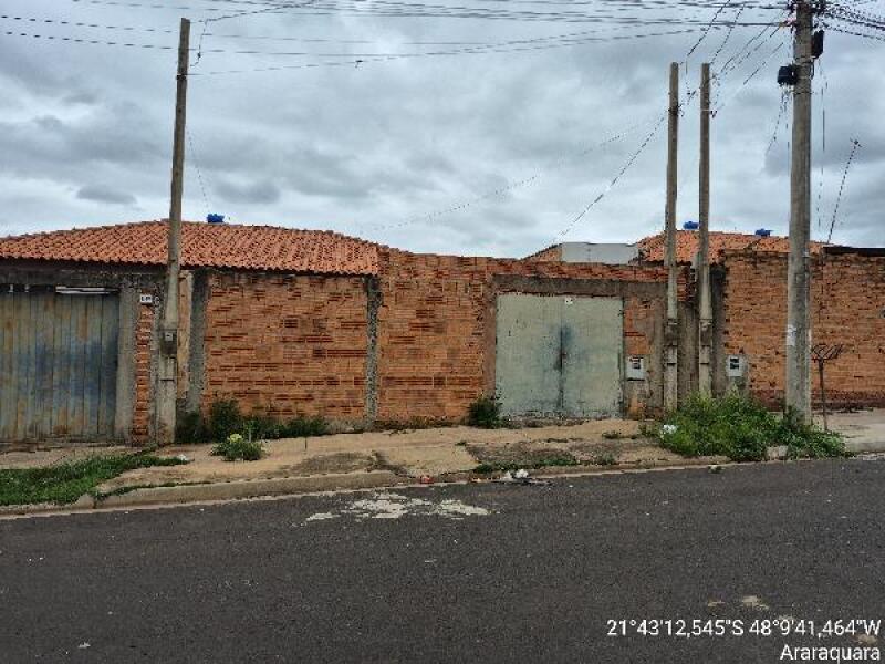 Casa com 2 quartos, 43,77m², terreno de 200m², desocupada