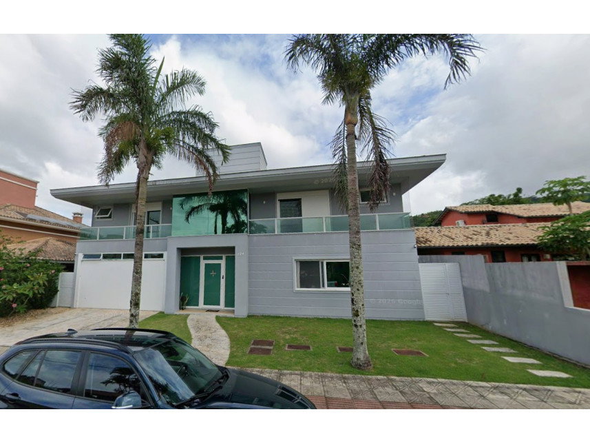 Casa ocupada com 516,61m² construídos
