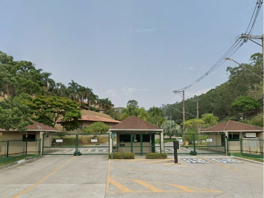 Casa em Leilão com Ampla Área e Ocupação em Cajamar