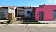 Casa aconchegante com 2 quartos, banheiro e terraço, 66m² construída