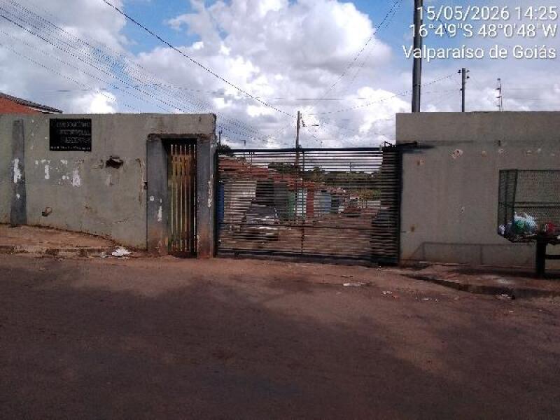 Casa com 2 Quartos em Condomínio Fechado