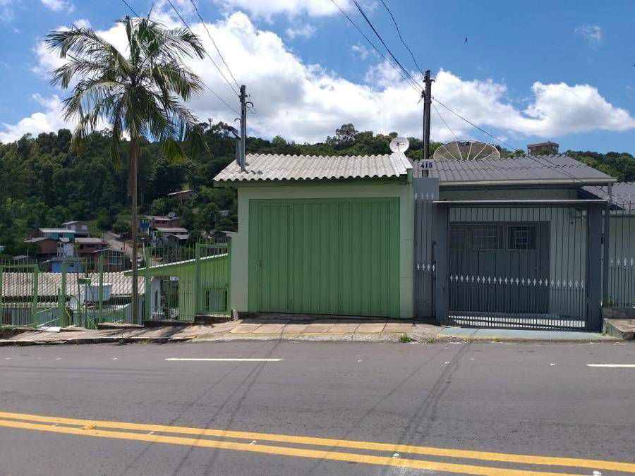 Casa com 3 quartos, 2 banheiros, 190m² construída, ocupada