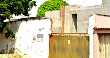 Dois terrenos urbanos com benfeitoria em construção, 600m² total