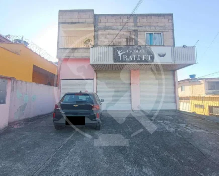 Casa com salão comercial, 3 quartos, 4 banheiros, 265m²
