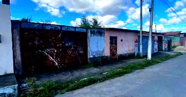 Terreno com Pequena Casa em Maracanaú/CE