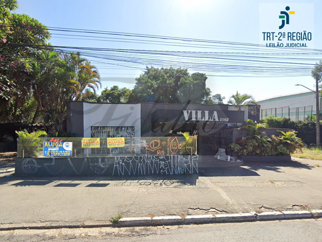 Terreno amplo com edificação desabitada e potencial comercial