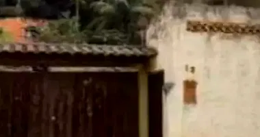 Casa com 90,40m² construídos em terreno de 450,00m² - Ocupado