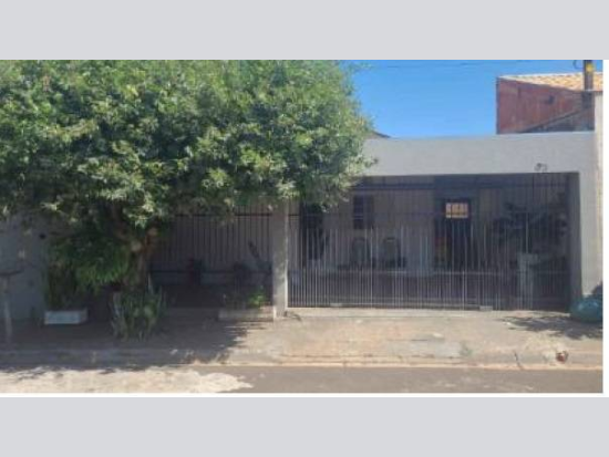 Casa Ocupada em Penápolis com 202,6m² de Terreno