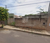 Terreno com construção inacabada de 80m², 254m² total