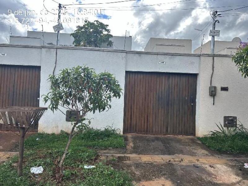 Casa 70m² com 2 quartos, 2 banheiros e garagem