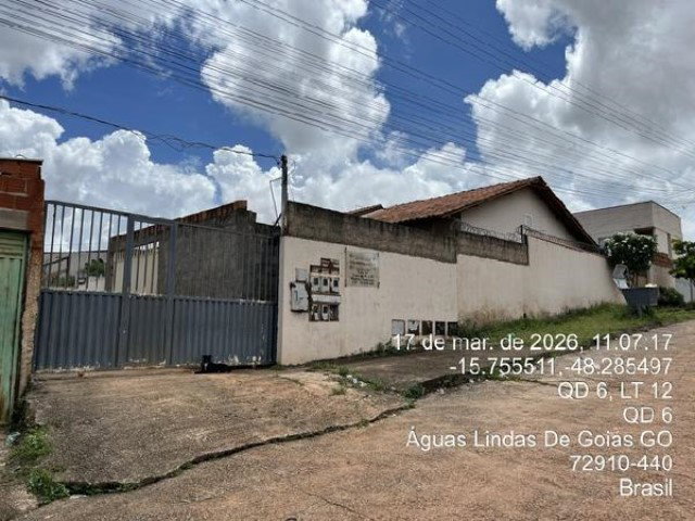 Casa com 2 quartos, varanda e área privativa em condomínio
