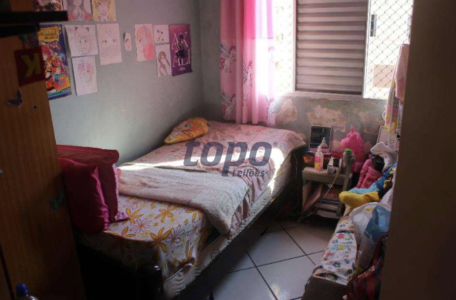 Apartamento com 2 quartos, 1 banheiro e vaga de garagem