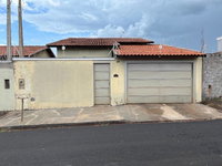 Casa com 3 Quartos e 2 Vagas em Jardinópolis/SP