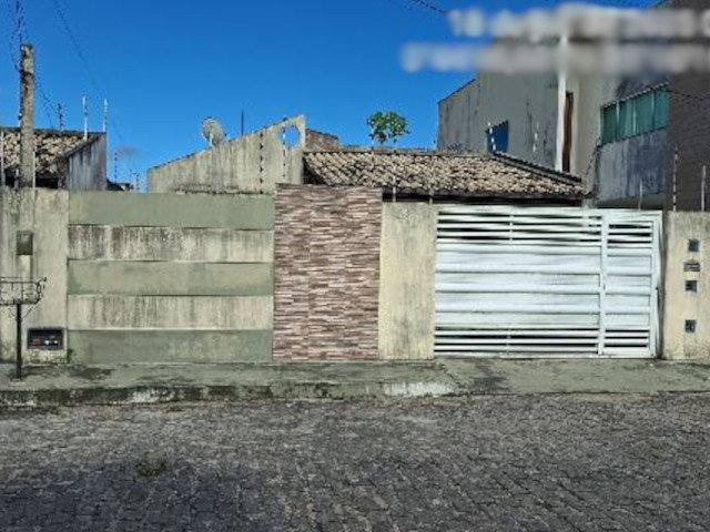 Casa com 3 quartos e 2 banheiros em terreno de 200m²