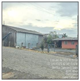 Galpão com 2 quartos, 1 banheiro, área privativa 336m², área de serviço