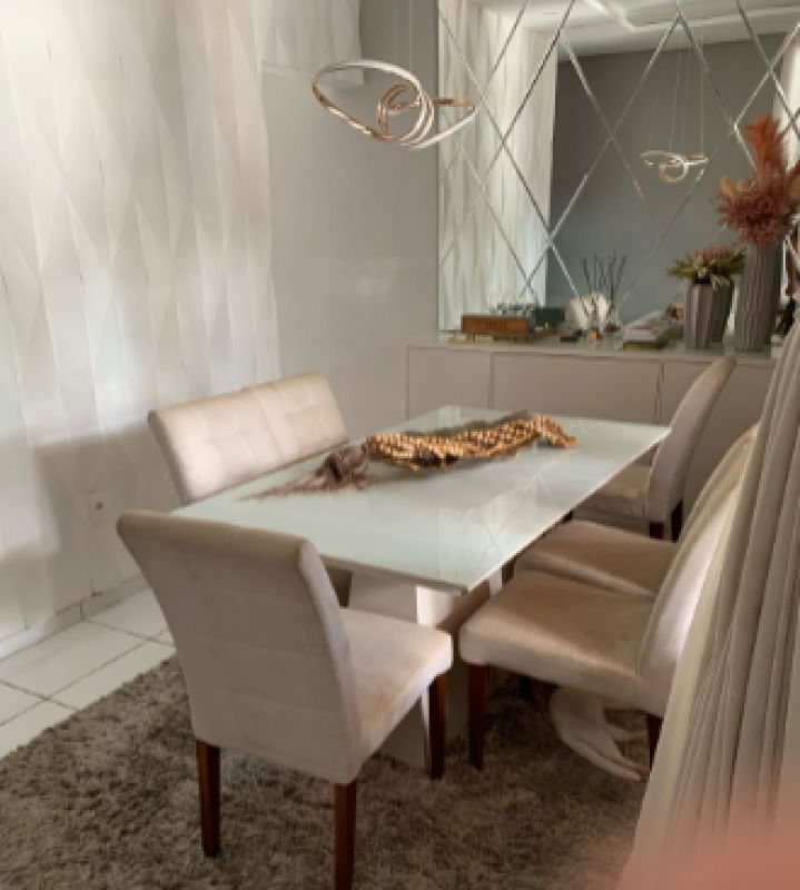 Ar condicionado e Mesa de Jantar - Oportunidade Imperdível!