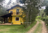 Casa com 2 suítes, 1 quarto, 2 banheiros e 3 sacadas, ocupada