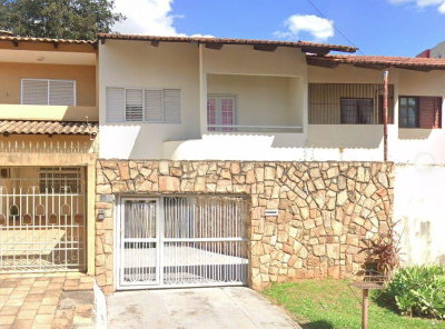 Sobrado com 160 m² de área construída