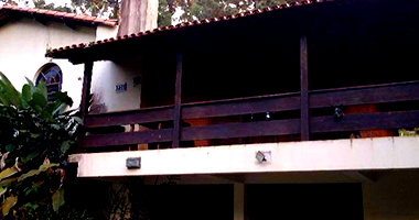 Casa ocupada com 1 vaga, 393m² construídos e amplos espaços
