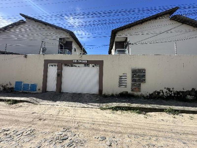 Casa com 2 Quartos e 3 Banheiros em Condomínio