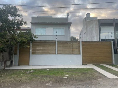 Casa ocupada com 145 m² construídos