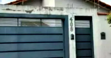 Casa com 3 quartos, 1 banheiro, 1 vaga, 100m² construída, imóvel ocupado