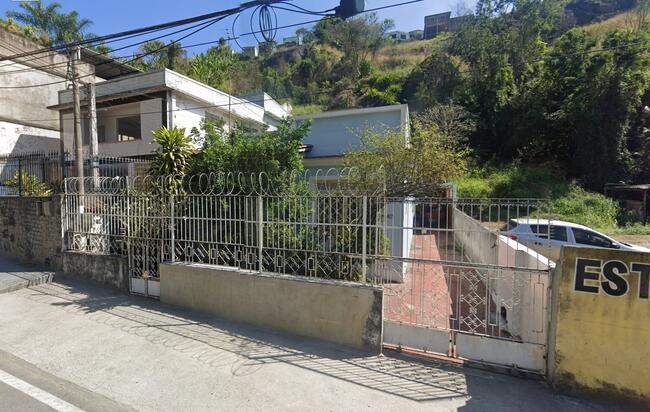 Casa no Centro de São Gonçalo com 3 quartos e 2 banheiros