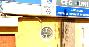 Terreno com Edifício Residencial e Garagem