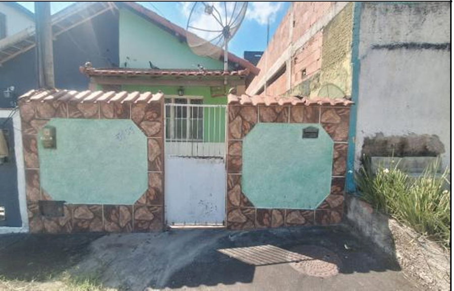 Casa ocupada com 43,75 m² de área construída