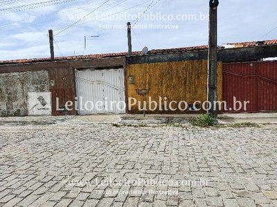 Casa com 2 Quartos e 70m² em Condomínio
