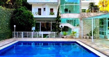 Casa de Alto Padrão 870m² Área Construída, Desocupada