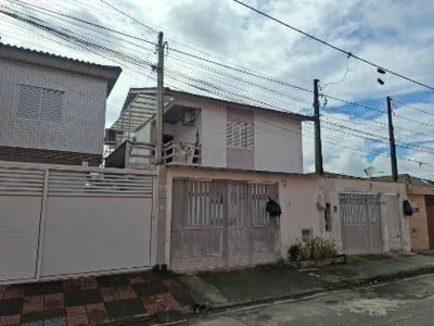 Casa com 3 Dorms e 2 Vagas em São Vicente