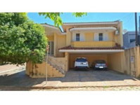 Casa com 218m² construída, 3 quartos, ocupada