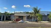 Casa com 2 quartos, 1 banheiro, 1 vaga, 159.83m² construída