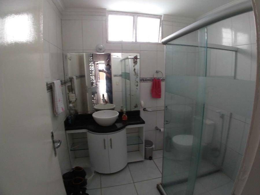 Casa com 3 quartos, 2 banheiros e 1 vaga, 161m² construída