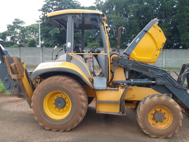 RETROESCAVADEIRA VOLVO BL60B Ano 2013