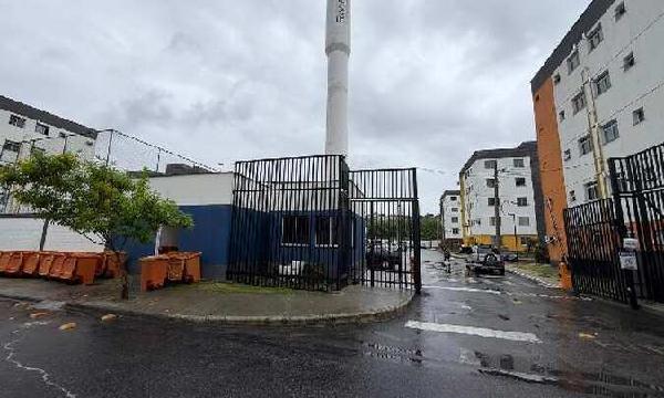Apartamento com 2 quartos, 1 banheiro e área de serviço