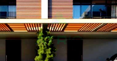 Residência tipo 1 com 3 vagas cobertas e ampla área construída