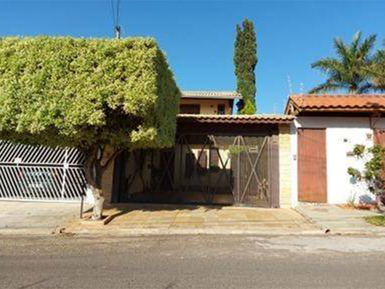 Casa com 1 vaga, 428m² terreno, 197m² construída