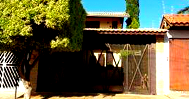 Casa com 1 vaga, 428m² terreno, 197m² construída