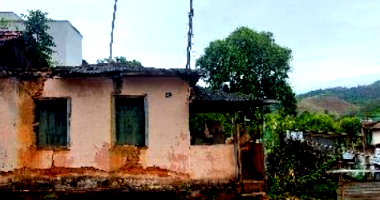 Casa em Manhumirim com Terreno de 573m² - Necessita Reforma