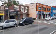 Prédio misto com 3 lojas e 2 apartamentos em Curitiba