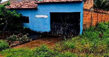 Casa com 3 quartos, varanda e área de serviço