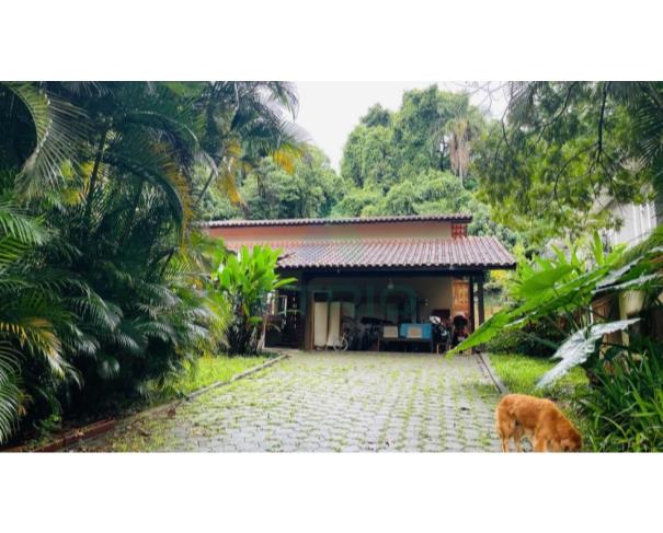 Casa em Altos de São Fernando com 1135.23 m² de terreno