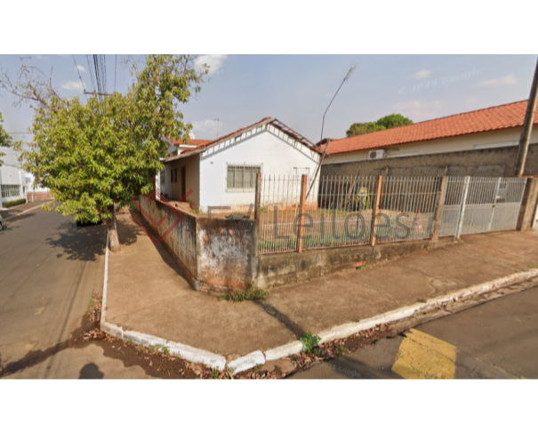 Casa Residencial com Terreno em Iacanga/SP