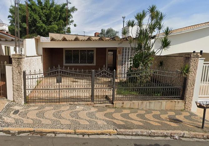 Casa com 227m², 3 quartos, 2 banheiros, ocupada